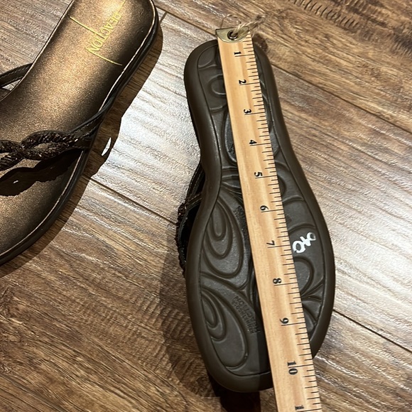 Kenneth Cole Reaction beaded thong sandals - Picture 7 of 10